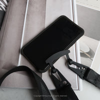 iPhone 15/14/13/12/11/SE3 客製化 英文字母 黑色 二合一 防摔背繩手機殼-B字型