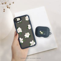 iPhone 17/15 手機殼∣柔白香氛花朵 MagSafe 磁吸手機殼